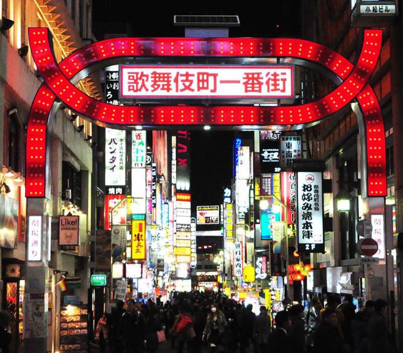 Bi-kip-giu-Minh-tai-khu-pho-den-do-kabukicho-shinjuku-1